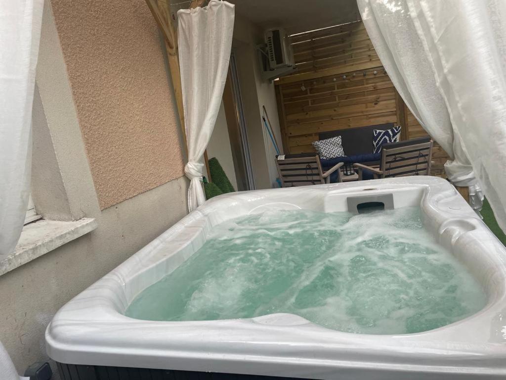 Suite Cosy&Jacuzzi Cenon Exterior foto